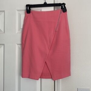 Loft NWT barbiecore pink pencil skirt with zipper embellishment.